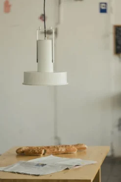 Outlet ARNE DOMUS pendel hvid (RAL9002) Spisebordslamper|Industrielle Lamper