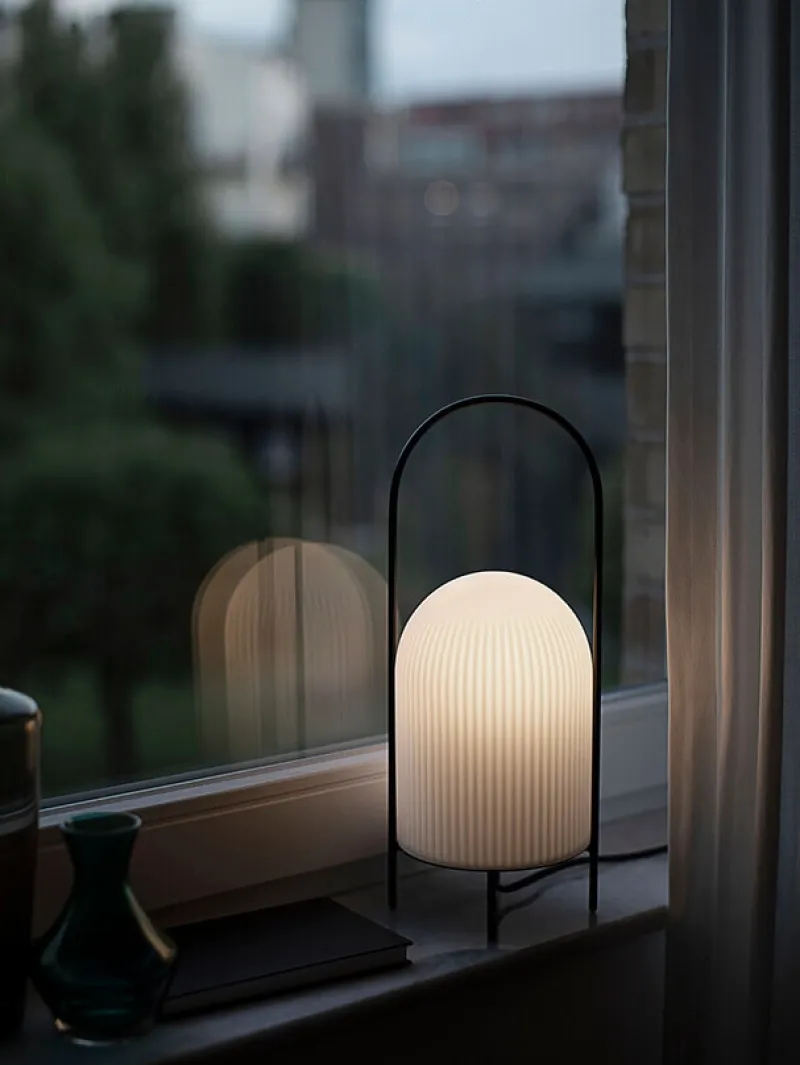 Clearance Ghost bordlampe, opal/sort Kontorlamper|Entre Lamper