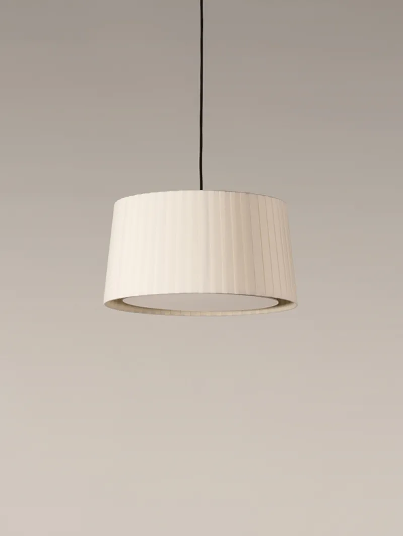 Online GT6 pendel Ø45, natur m/hvid baladakin og sort ledning Spisebordslamper|Entre Lamper