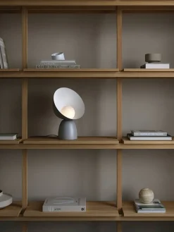 New Hello bordlampe, grå Lamper Til Reol|Bordlamper