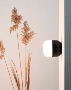 Outlet Ohm 100/110 loftlampe / væglampe, sort/mat opal Sorte Væglamper|Glas Lamper