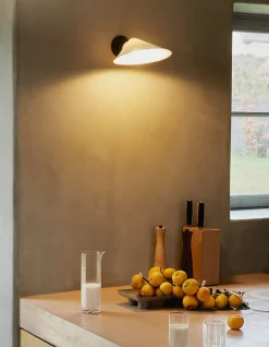 New Plume væglampe, sort/porcelæn Hvide Lamper|Køkkenlamper
